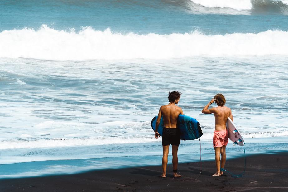 A Beginner's Guide to Surfing - Riding the Waves